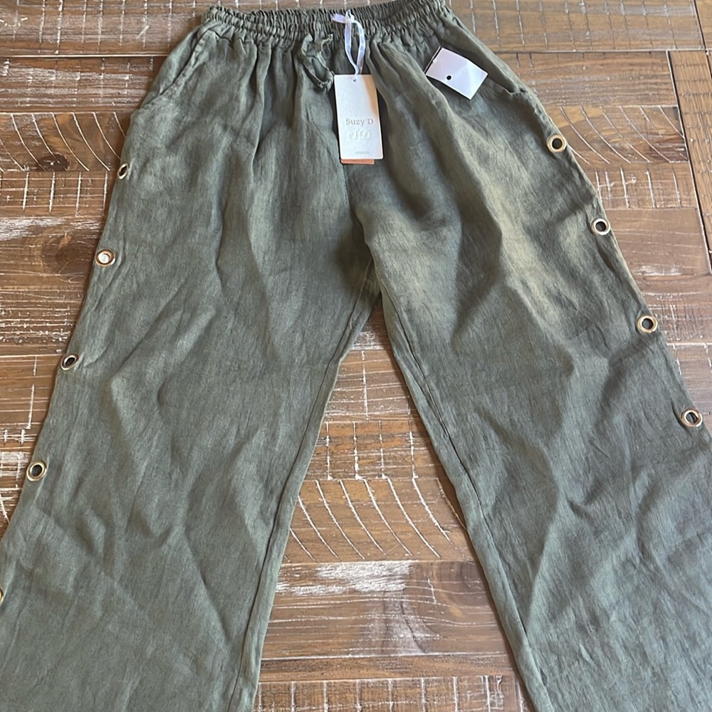 Wide leg; elastic with drawstring; linen made in Italy; NWT